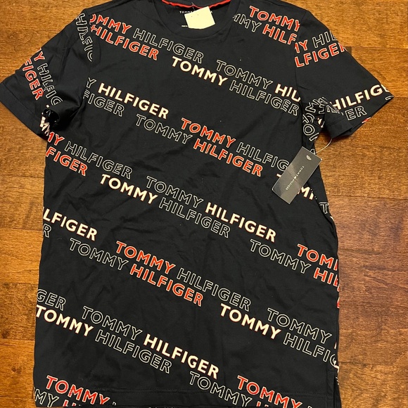 Tommy Hilfiger t shirt - Picture 1 of 3